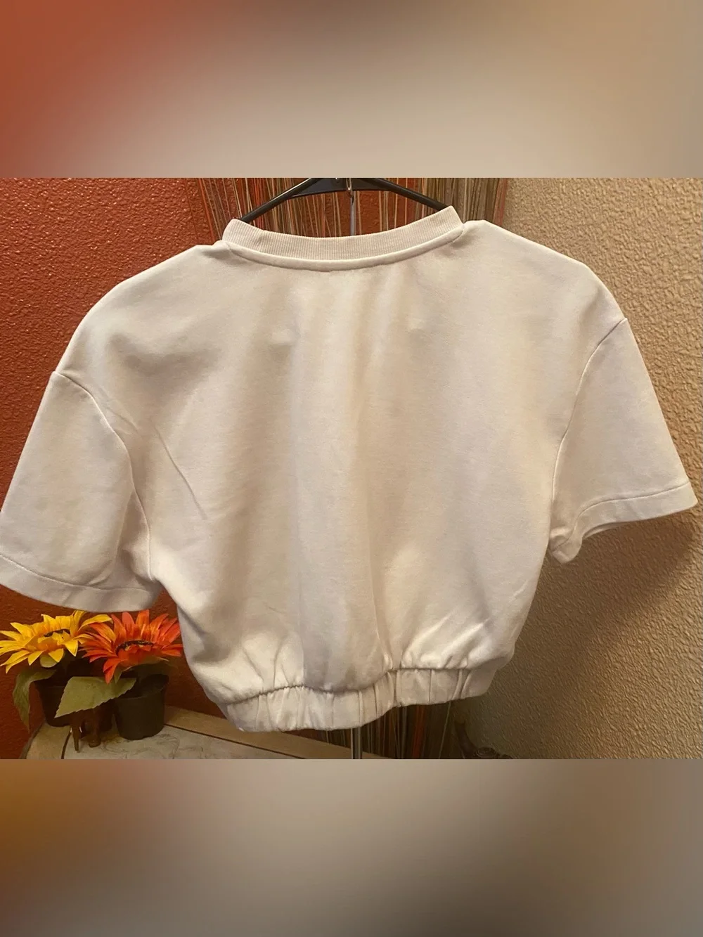 Zara - GUC - Cropped Short Sleeve Sweatshirt Cream - Picture 2 of 4